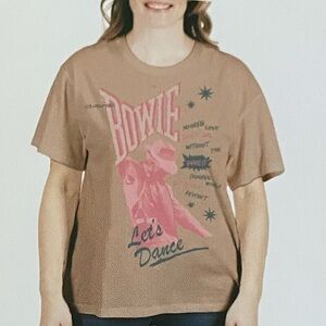 NWT David Bowie Graphic cotton short sleeve Tee in Tan and Pink- women’s large